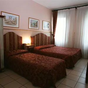 Ariston Hotell