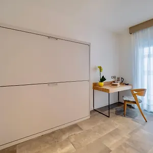شقة Venice, ميستر