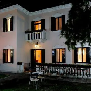Crispi Kır Evi